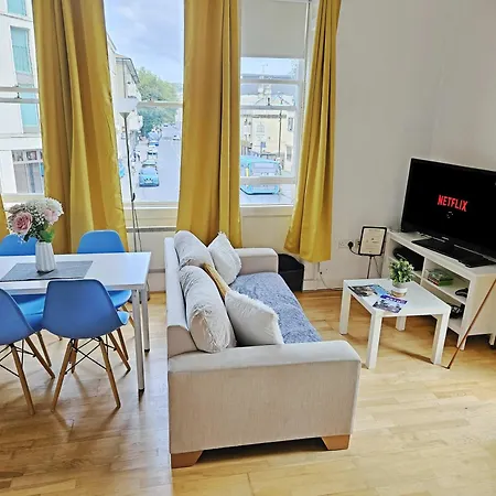 City Centre Apartment With Wifi And Self Check-In! Bath Exterior photo