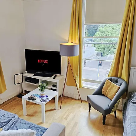 City Centre Apartment With Wifi And Self Check-In! Bath Exterior photo
